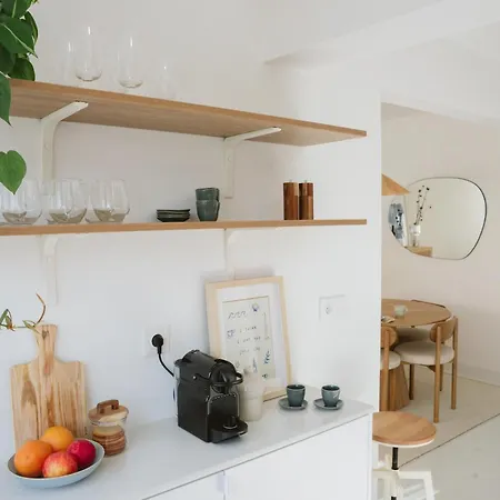 Cozy Close To Center Daire