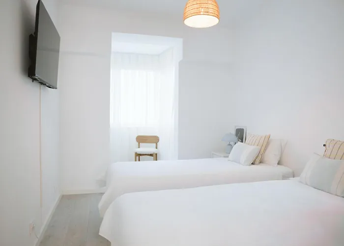 Cozy Close To Center *