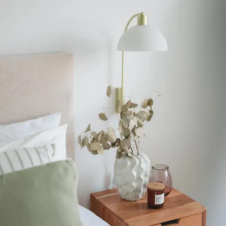 Cozy Close To Center Віавіа