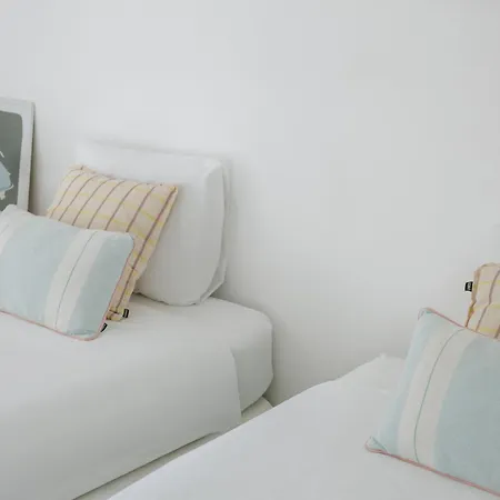 Cozy Close To Center Віавіа