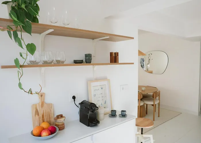 Cozy Close To Center Apartment