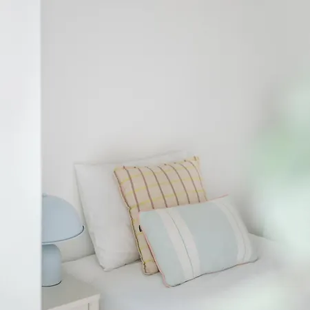 Cozy Close To Center 아파트 *