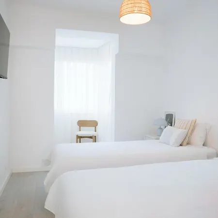 Cozy Close To Center *